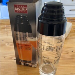 Club Bistro Cocktail Shaker with Black Lid